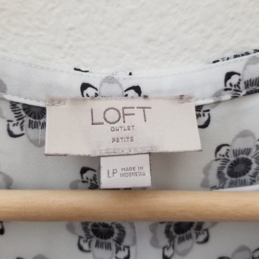 LOFT Outlet Ann Taylor White Multi Color Floral Print Sleeveless Top Lage - Picture 4 of 5